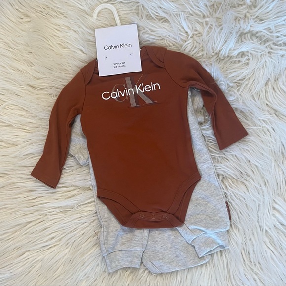 NWT Calvin Klein 3 Piece Set 3-6 Month - Picture 1 of 4